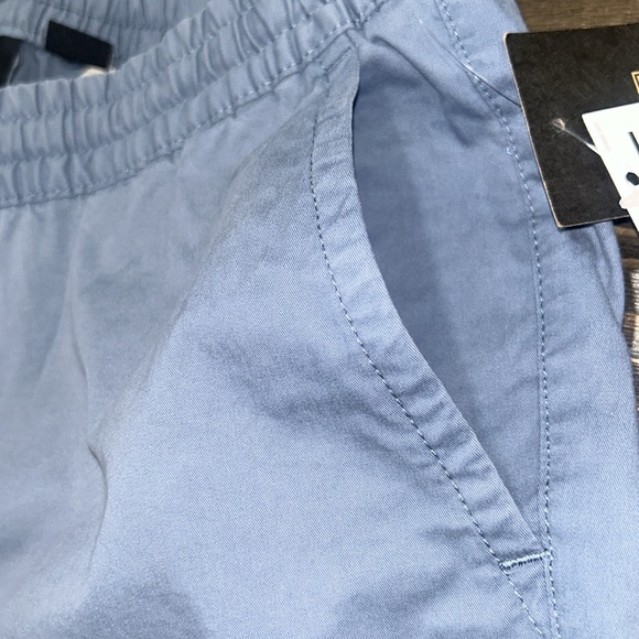 (#8) New with tag vans men’s range elastic shorts - Picture 3 of 5